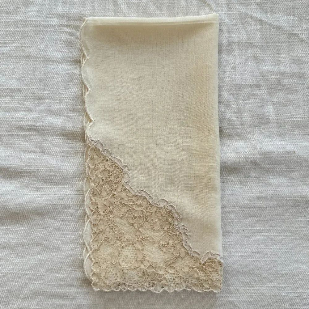 4ct Ivory and Cream Lace Linen Napkin
